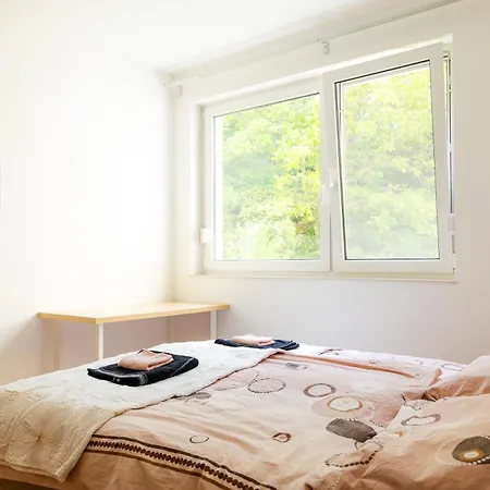 Apartment Spacious With Balcony - Private Garage Parking *