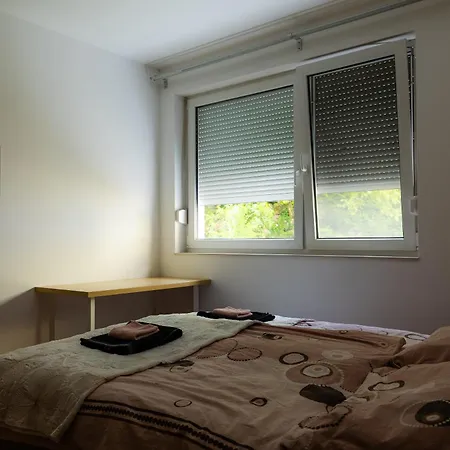 Spacious With Balcony - Private Garage Parking Apartment *