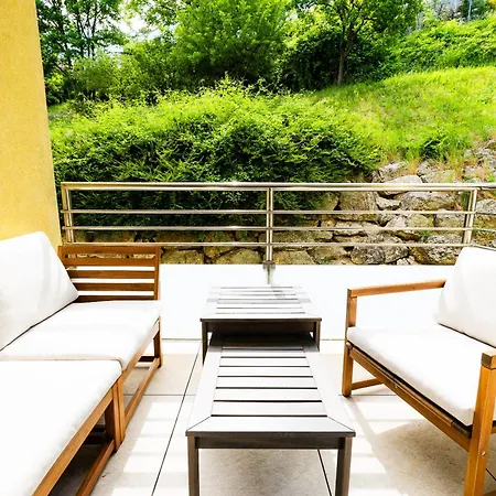 Apartman Spacious With Balcony - Private Garage Parking Pozsony