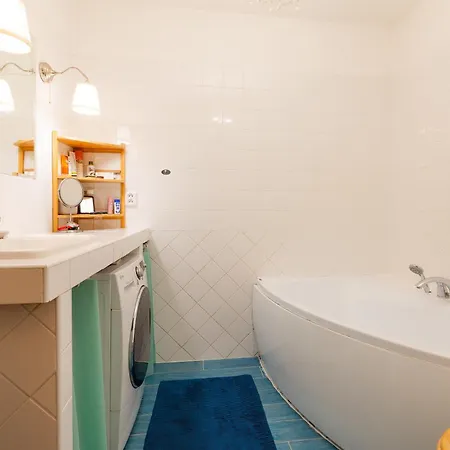 Spacious With Balcony - Private Garage Parking * Pozsony