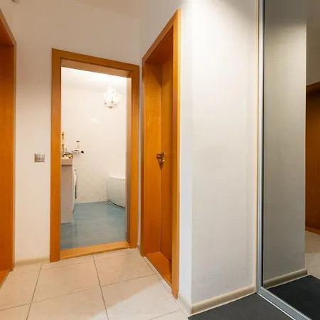 Spacious With Balcony - Private Garage Parking